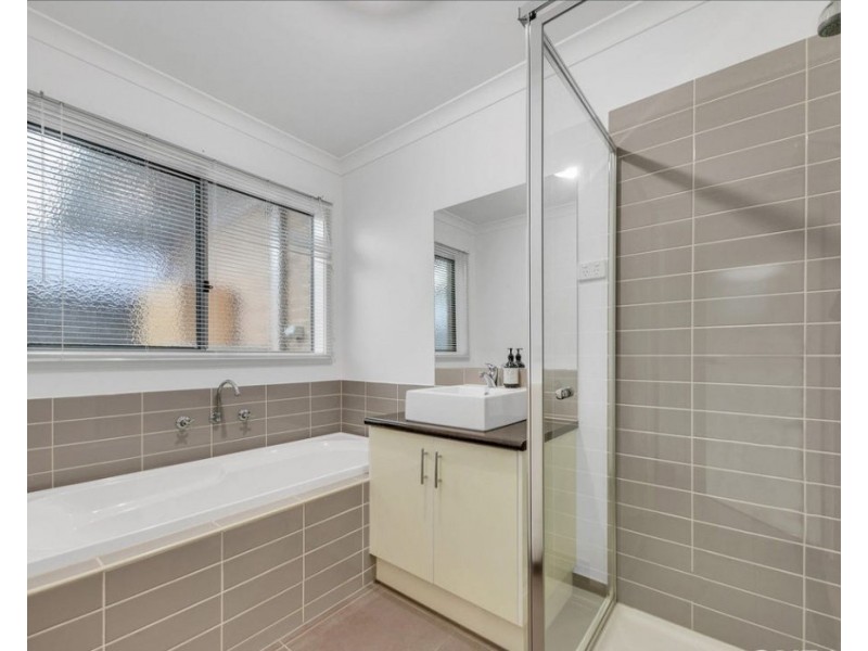 5 Breasley Parkway, Point Cook VIC 3030