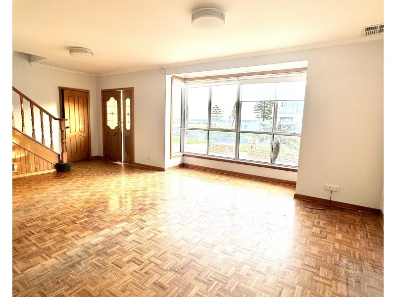 2/97 Esplanade, Altona VIC 3018