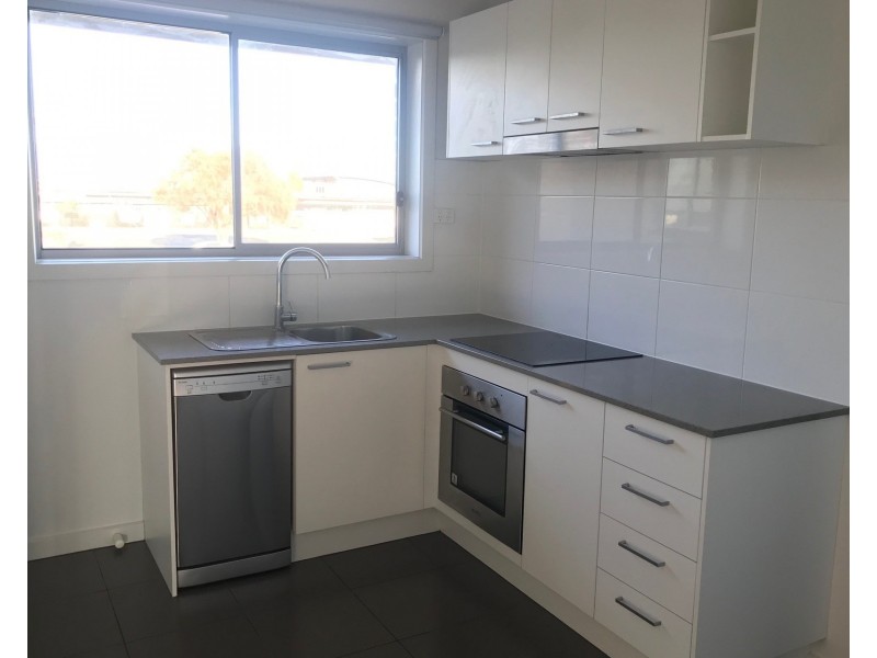 8/66 Simmons Drive, Altona VIC 3018