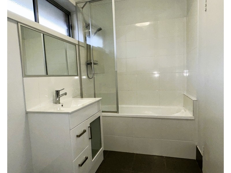 8/66 Simmons Drive, Altona VIC 3018