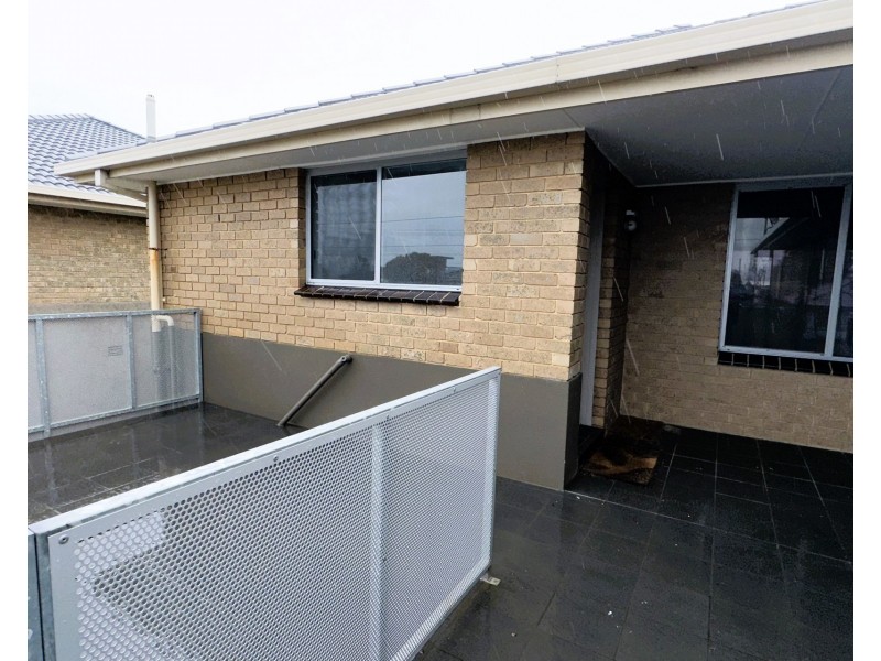 8/66 Simmons Drive, Altona VIC 3018