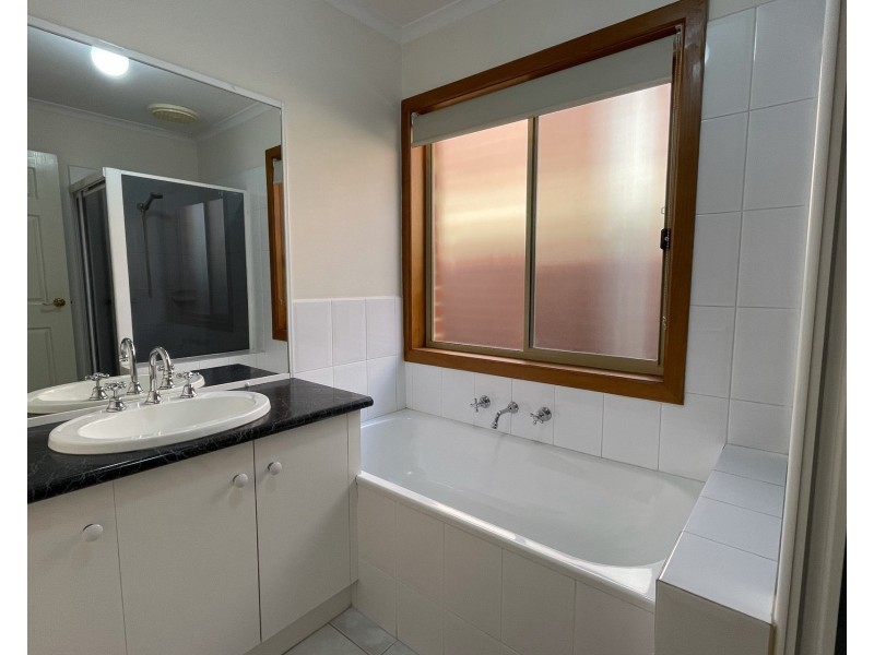 2/19 Upton Street, Altona VIC 3018