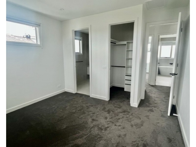 2/63 Rose Street, Altona VIC 3018
