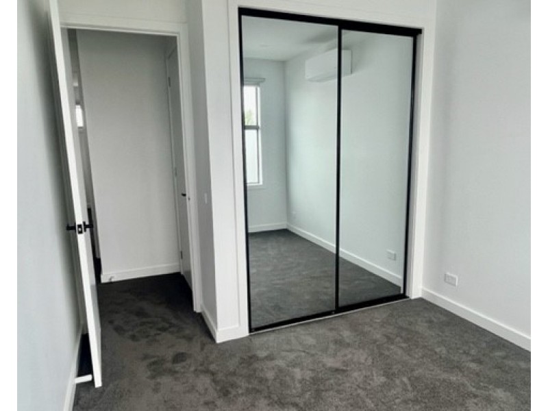 2/63 Rose Street, Altona VIC 3018