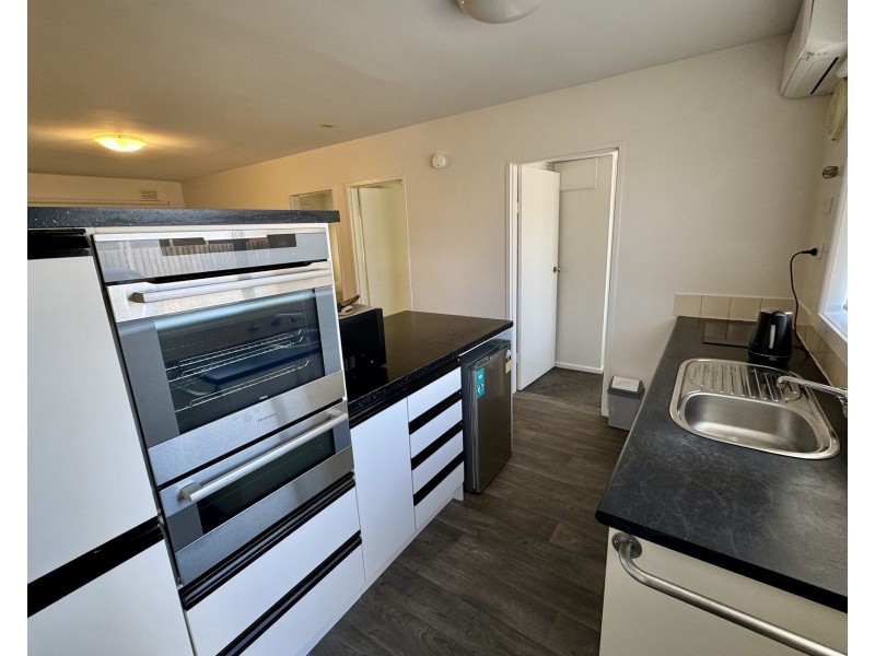 1/1 James Avenue, Seaholme VIC 3018