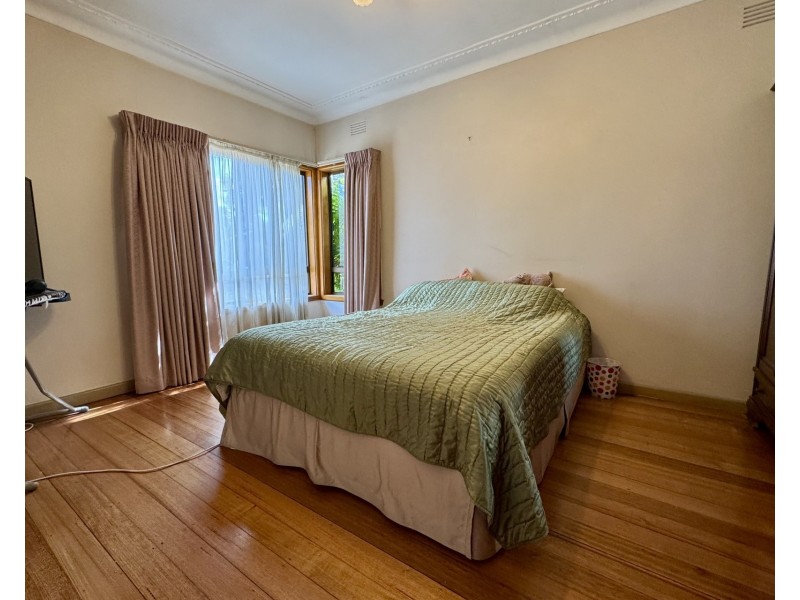 136 Seventh Avenue, Altona North VIC 3025