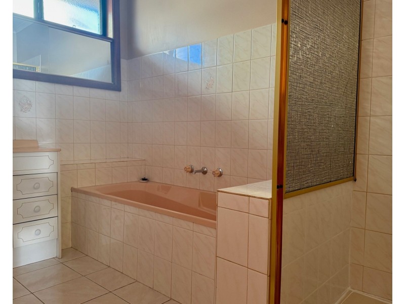 2/355 Queen Street, Altona Meadows VIC 3028