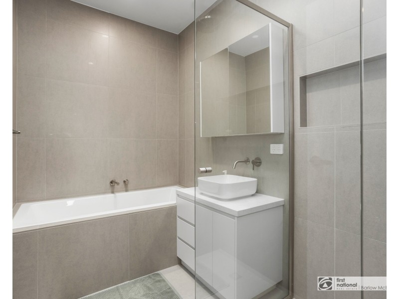 24 Almond Avenue, Brooklyn VIC 3012