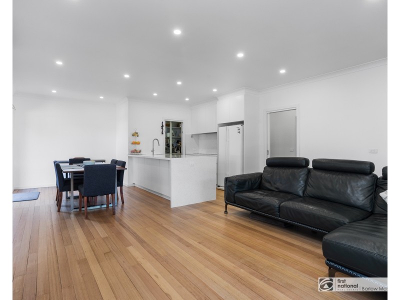 24 Almond Avenue, Brooklyn VIC 3012