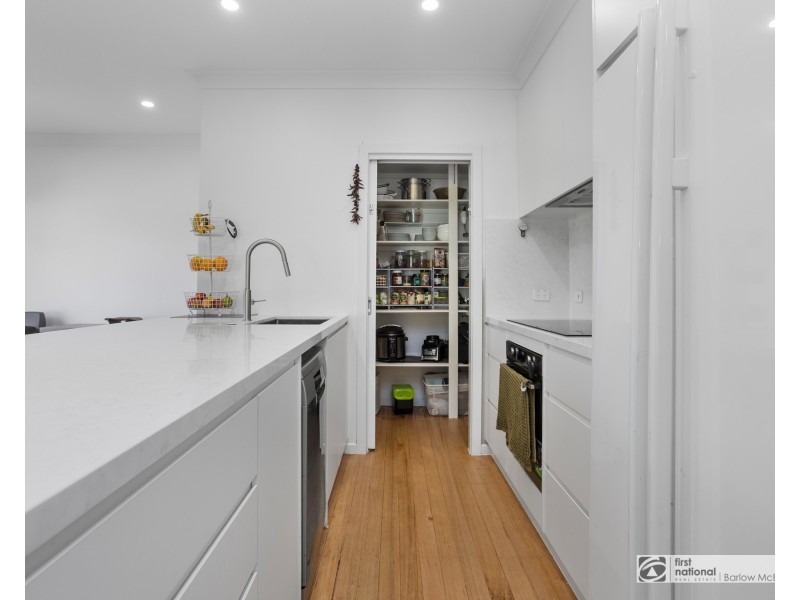 24 Almond Avenue, Brooklyn VIC 3012