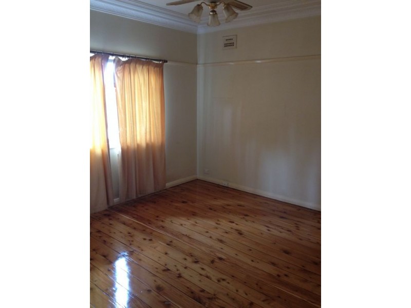 4 Robilliard Street, Mays Hill NSW 2145