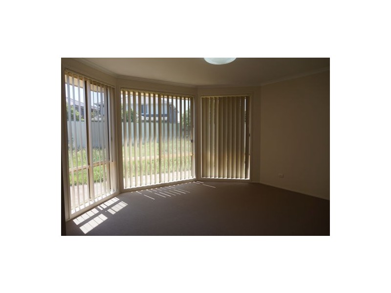 10 Olwen Place, Quakers Hill NSW 2763