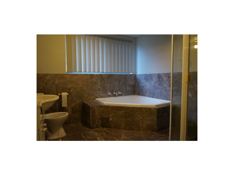 2/27 Helen Street, Westmead NSW 2145