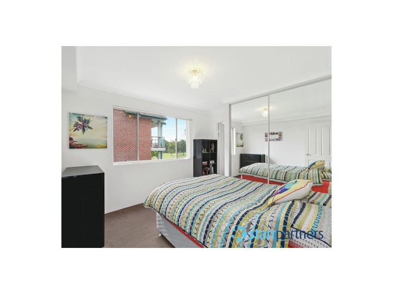 8/25 Parkside Lane, Westmead NSW 2145