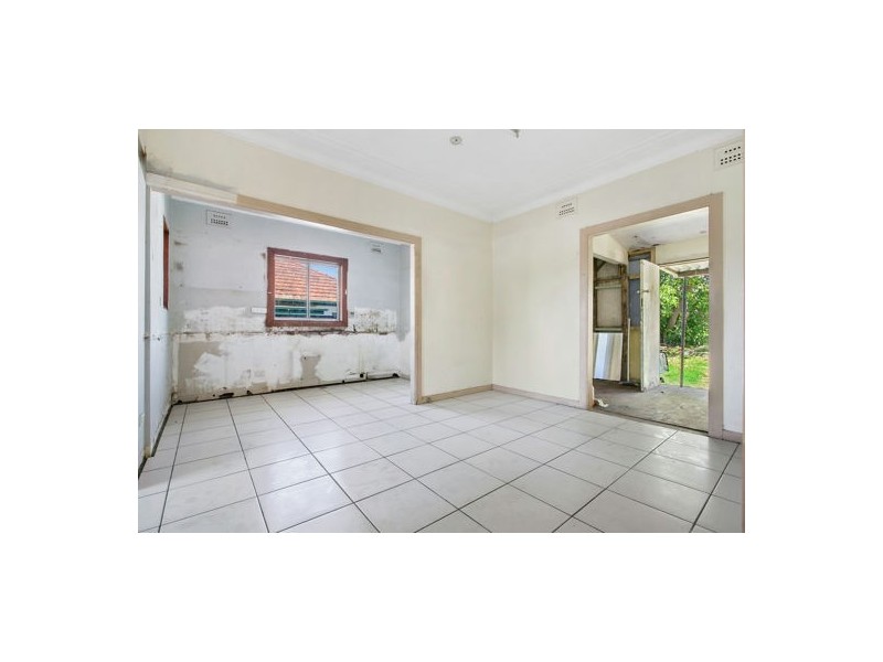 8 Hemsworth Avenue, Northmead NSW 2152