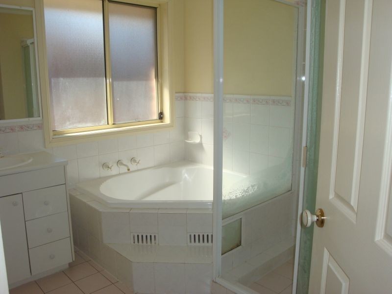 2/211 Windsor Road, Northmead NSW 2152