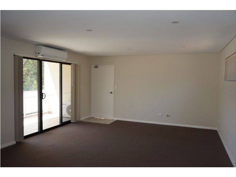 4/8 Wigram Street, Harris Park NSW 2150