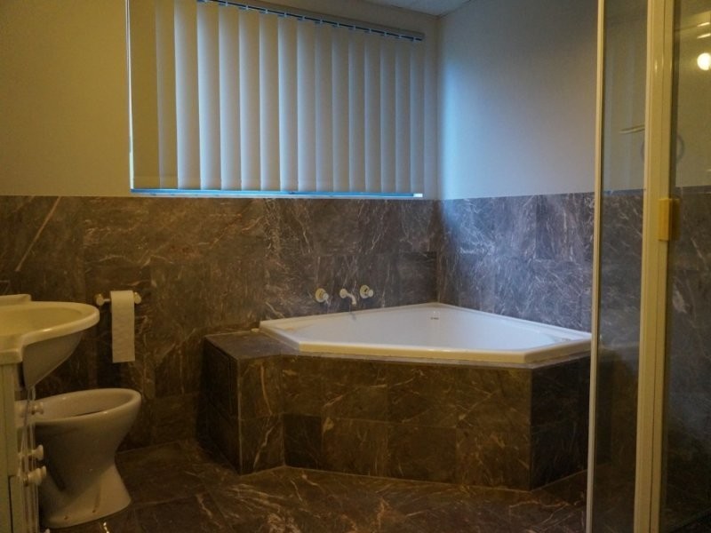 2/27 Helen Street, Westmead NSW 2145