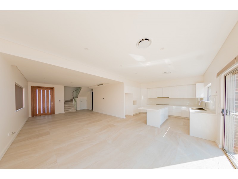 2/35 Greenacre Road, Greenacre NSW 2190