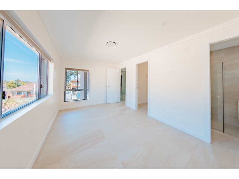 2/35 Greenacre Road, Greenacre NSW 2190