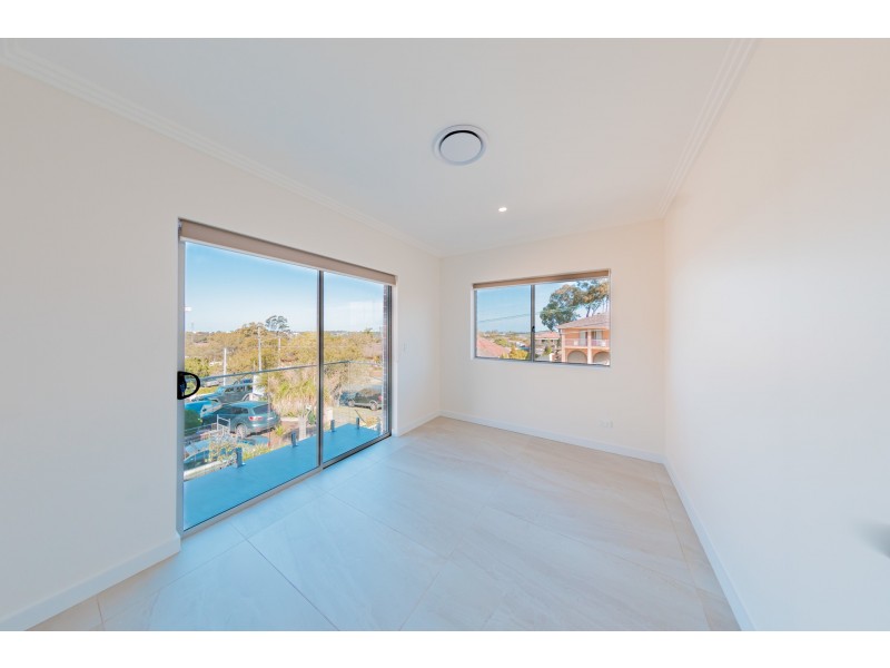 2/35 Greenacre Road, Greenacre NSW 2190