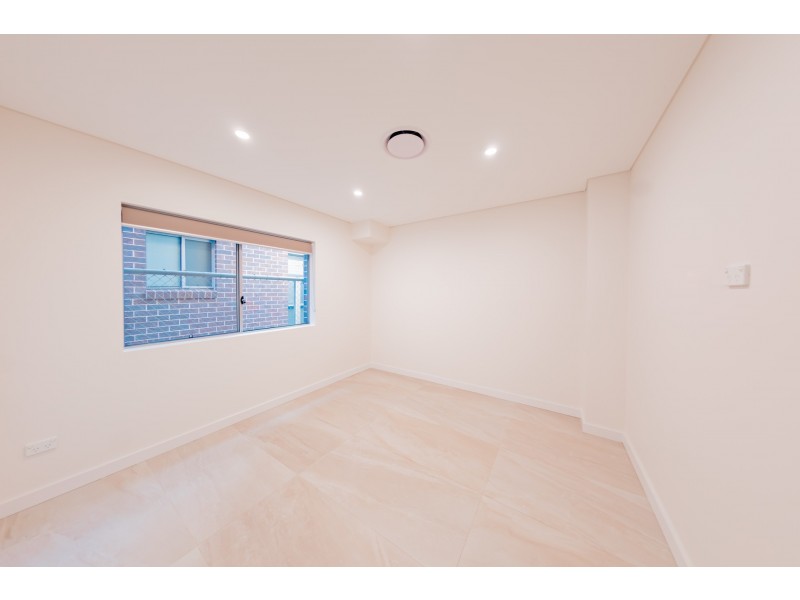 2/35 Greenacre Road, Greenacre NSW 2190