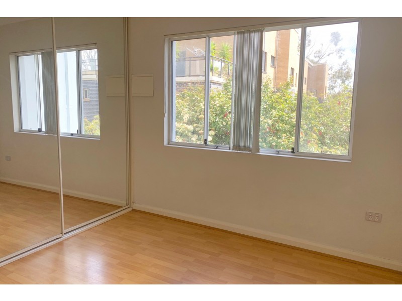 8/57-59 Beamish Road, Northmead NSW 2152