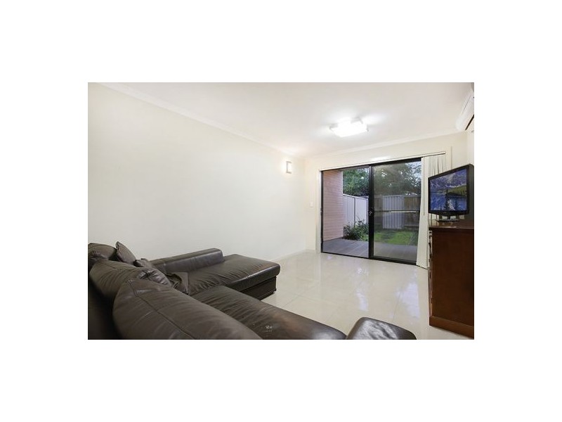 2/49-55 Beamish Road, Northmead NSW 2152