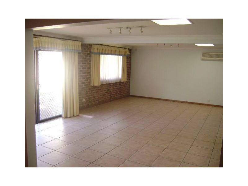 27 Oak Street, Rosehill NSW 2142