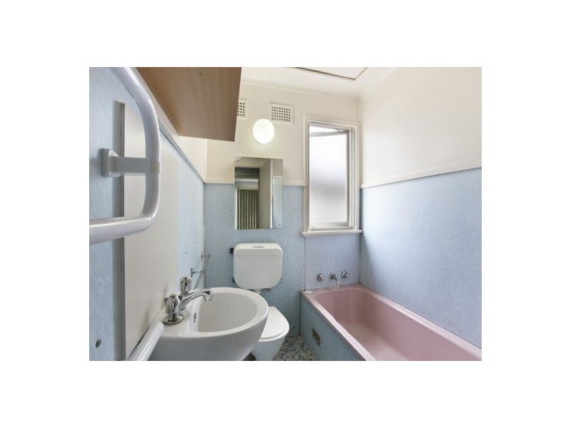 9 Calaby Street, Toongabbie NSW 2146