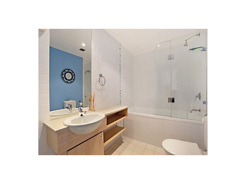 8/27 Bennelong Road, Wentworth Point NSW 2127
