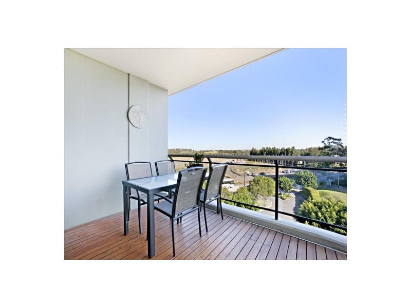 8/27 Bennelong Road, Wentworth Point NSW 2127