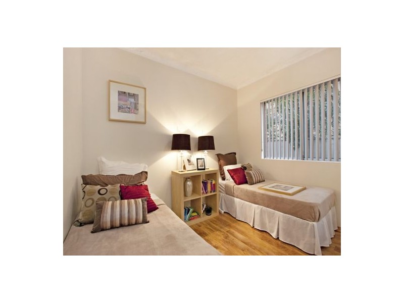 2/25 Addlestone Road, Merrylands NSW 2160