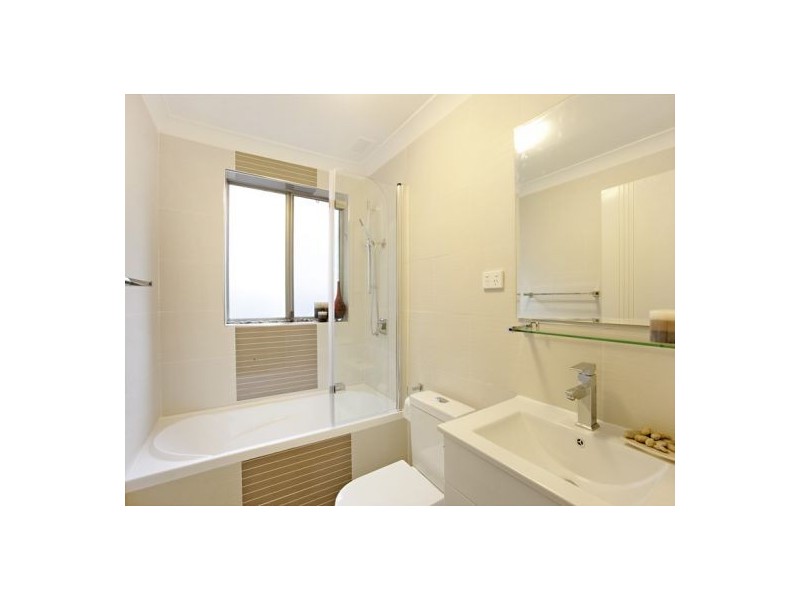 2/25 Addlestone Road, Merrylands NSW 2160