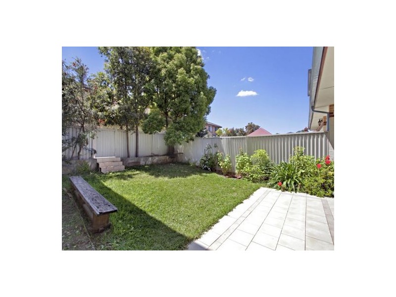 2/11-17 Banks Street, Mays Hill NSW 2145