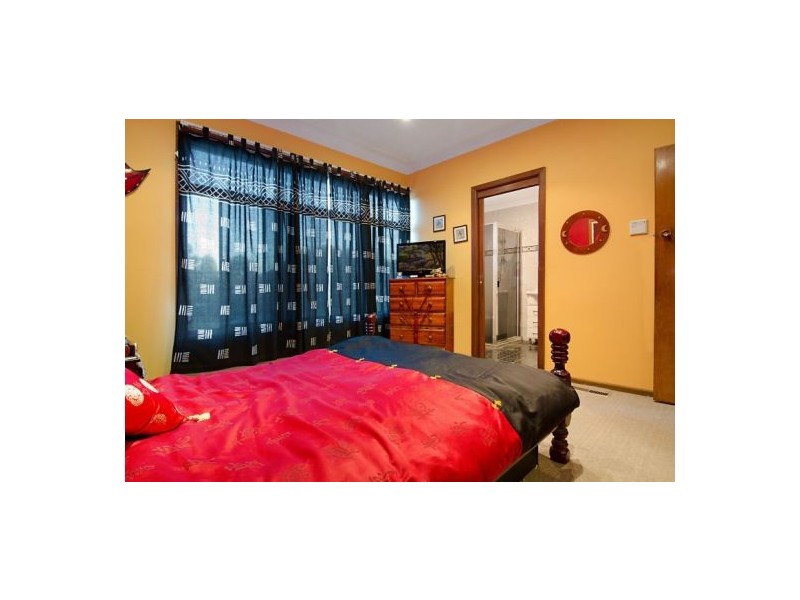 9 Anderson Road, Northmead NSW 2152