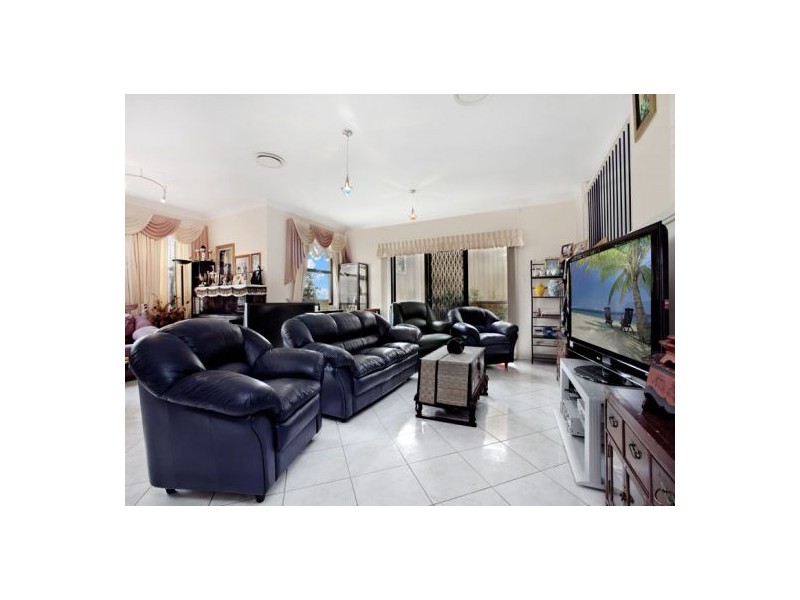4 Regiment Grove, Winston Hills NSW 2153