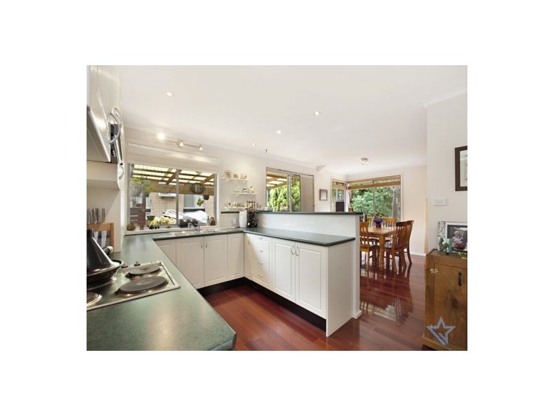 7 Molyneaux Ave, Kings Langley NSW 2147
