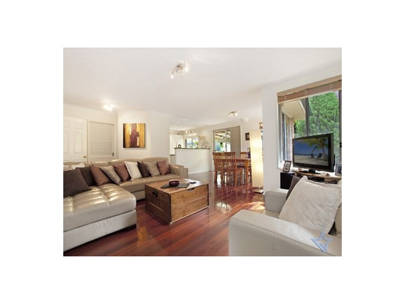 7 Molyneaux Ave, Kings Langley NSW 2147