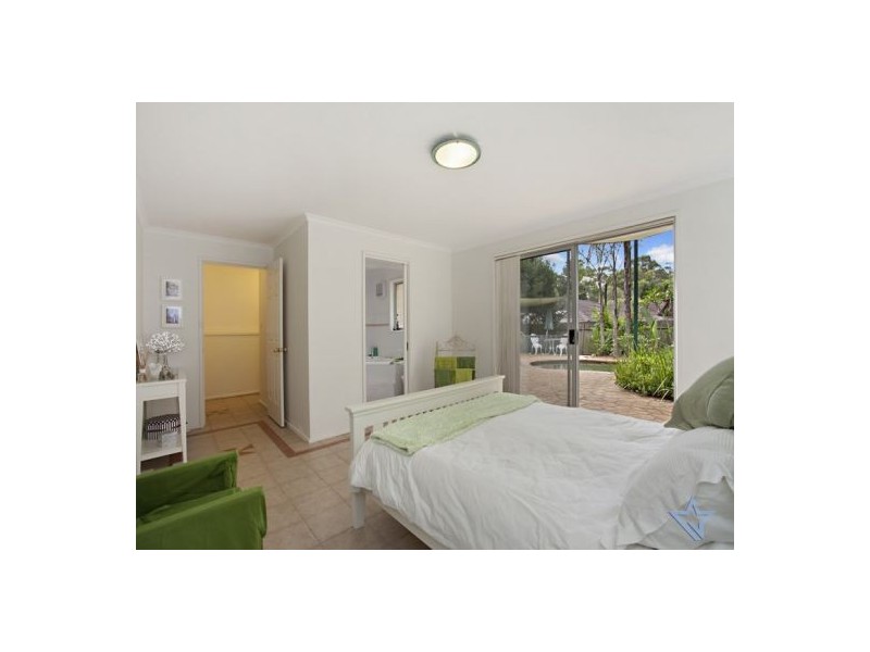 7 Molyneaux Ave, Kings Langley NSW 2147