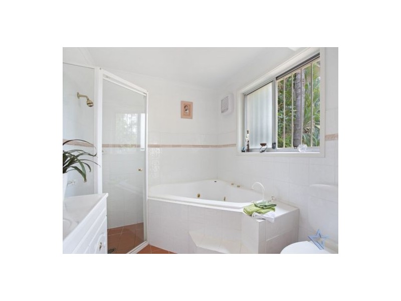 7 Molyneaux Ave, Kings Langley NSW 2147