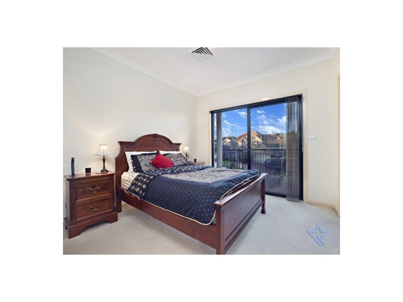 2/2 Hindle Terrace, Bella Vista NSW 2153