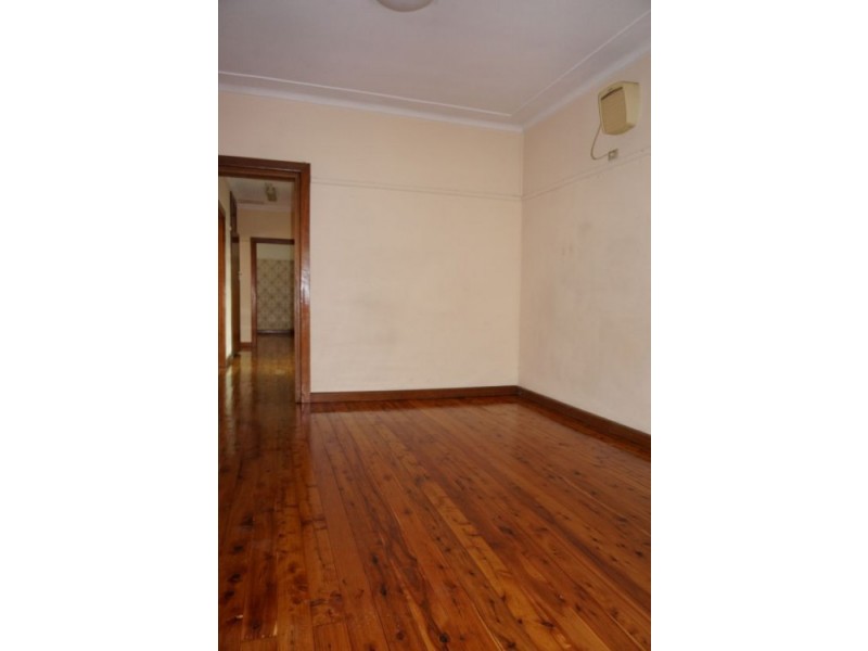 194 Burnett St, Mays Hill NSW 2145