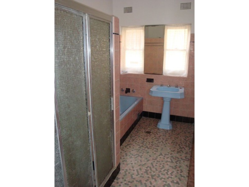 194 Burnett St, Mays Hill NSW 2145