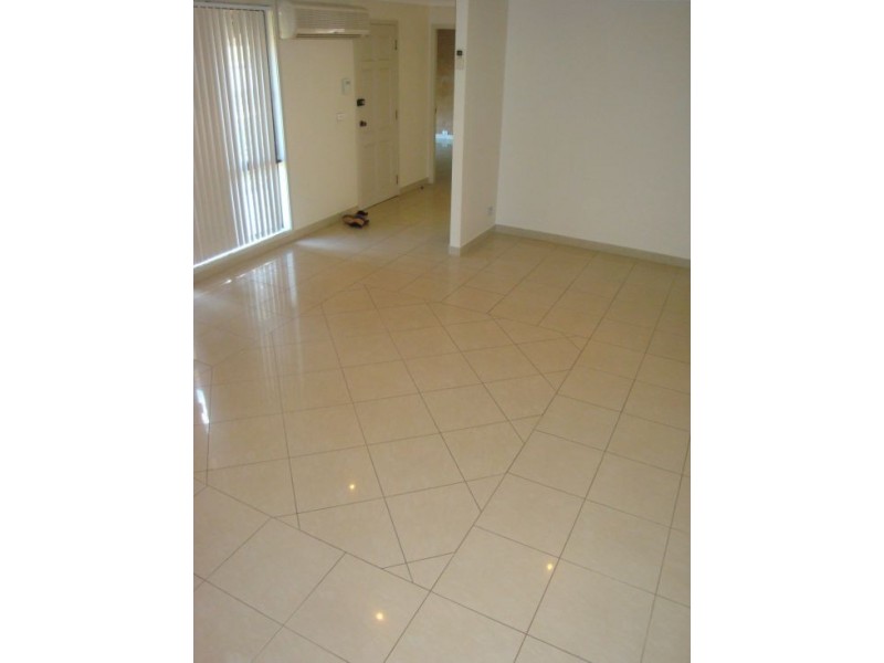 5 Simpson Place, Kings Langley NSW 2147