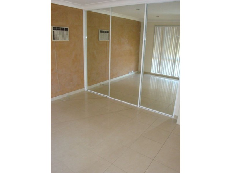 5 Simpson Place, Kings Langley NSW 2147