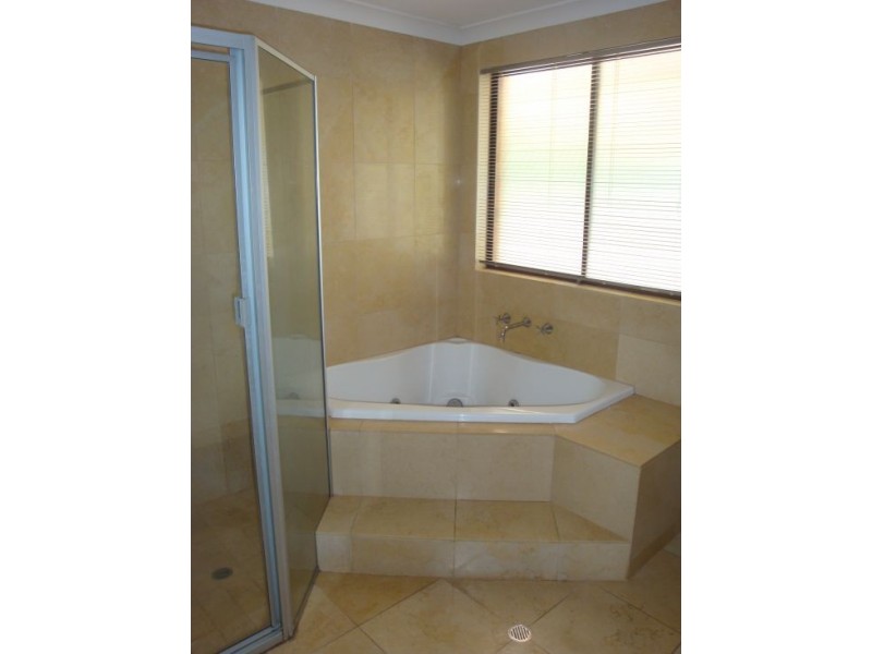 5 Simpson Place, Kings Langley NSW 2147