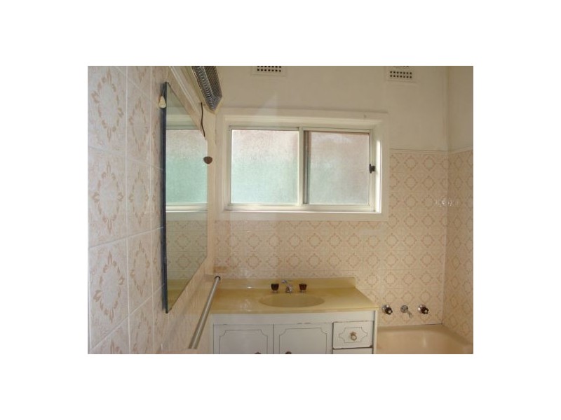 18 Peggy Street, Mays Hill NSW 2145