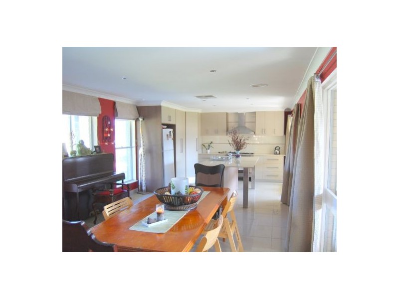 11 Talbingo Crescent, Lake Albert NSW 2650