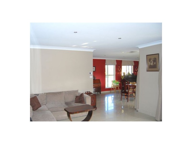 11 Talbingo Crescent, Lake Albert NSW 2650